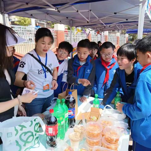 一心向阳，让爱发光——师大附中双语2003班爱心义卖活动