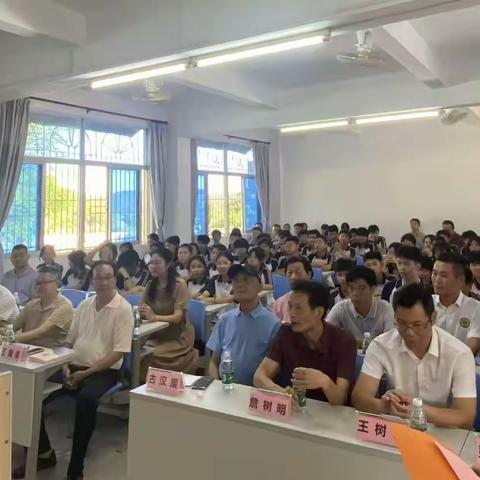 传承红色基因 培育时代新人 ——《红玫瑰——古大存军长》赠书仪式暨饶平苏区史宣讲会在樟溪中学成功举办