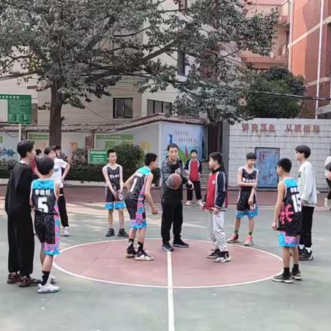 不惧强敌，一路向前——记栗山小学篮球队热身赛之挑战昭陵中学篮球队