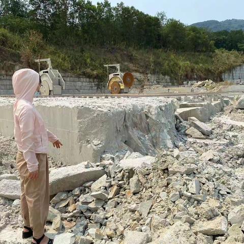 县自然资源和规划局持续开展矿山企业扬尘巡查工作