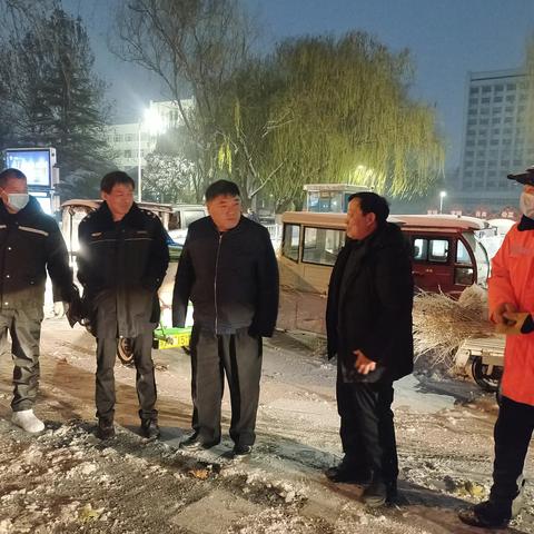 【华龙环卫】雪中路畅 雪停路净 区环卫中心清雪保障“火力全开”