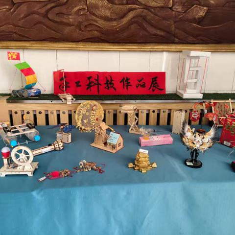 巧思筑佳作 科技显风采——第十五中学校园科技作品展