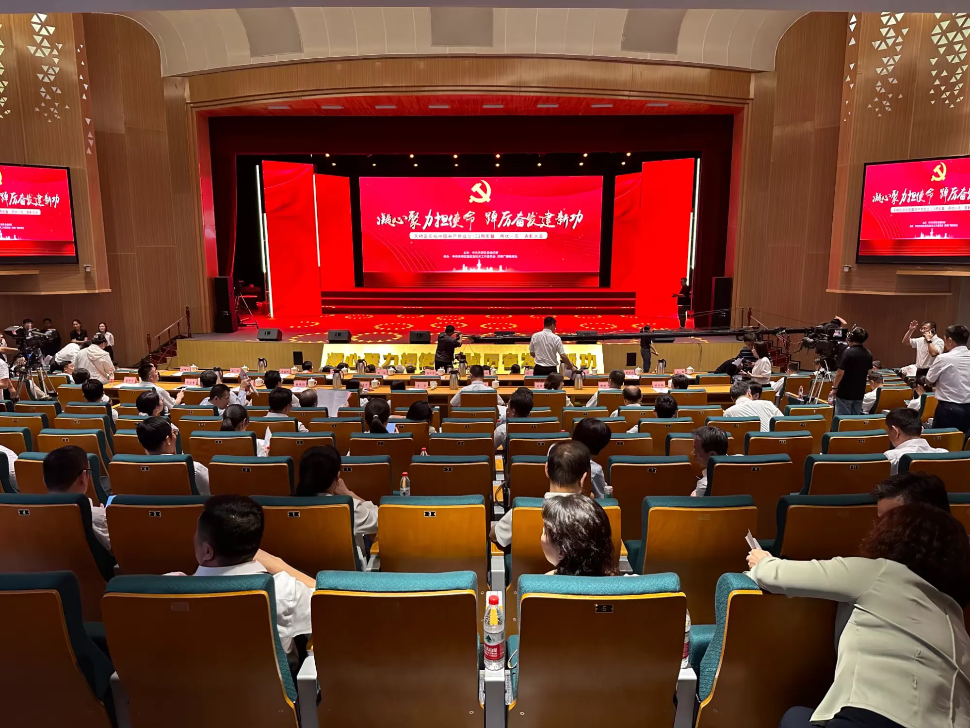 简篇-中恒商城副总经理马峰被授予“天桥区优秀共产党员”