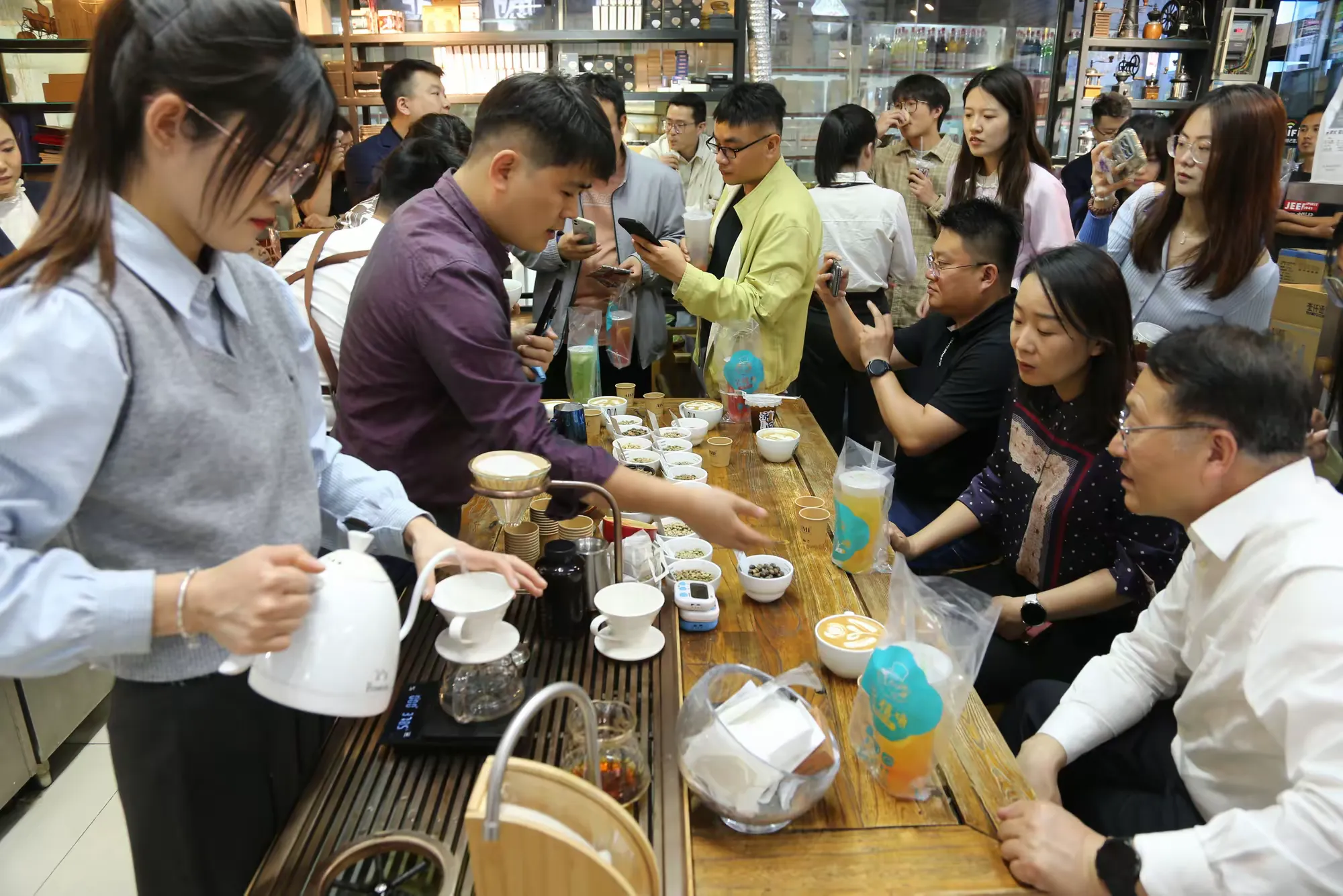 简篇-中恒商城创新转型激活消费新动能 引领批发市场高质量发展