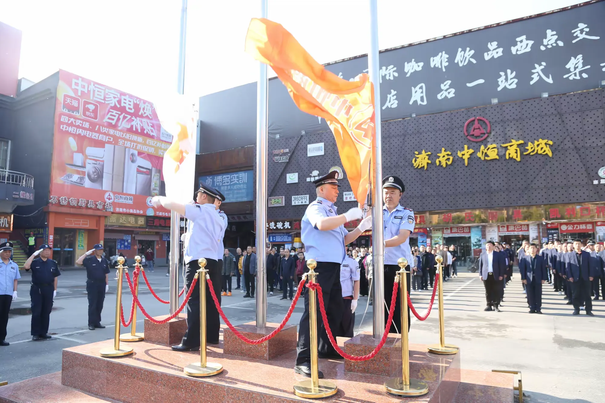 简篇-致敬劳动者,传承劳动精神——中恒商城举行五一劳动节升旗仪式