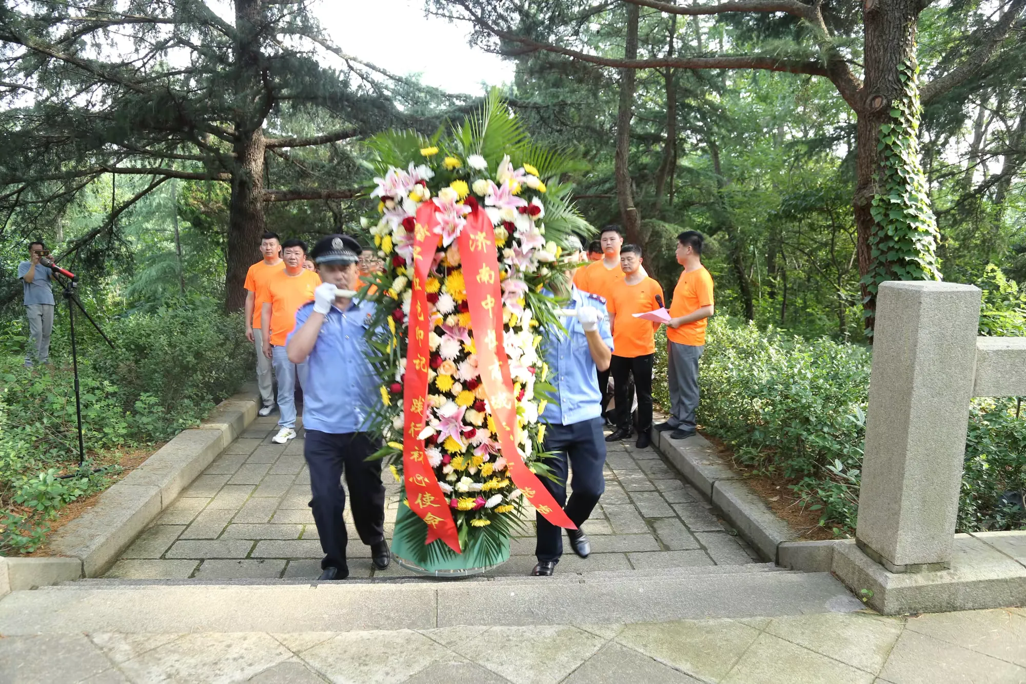 简篇-济南中恒商城党委——赴天福山起义纪念馆开展主题党日活动