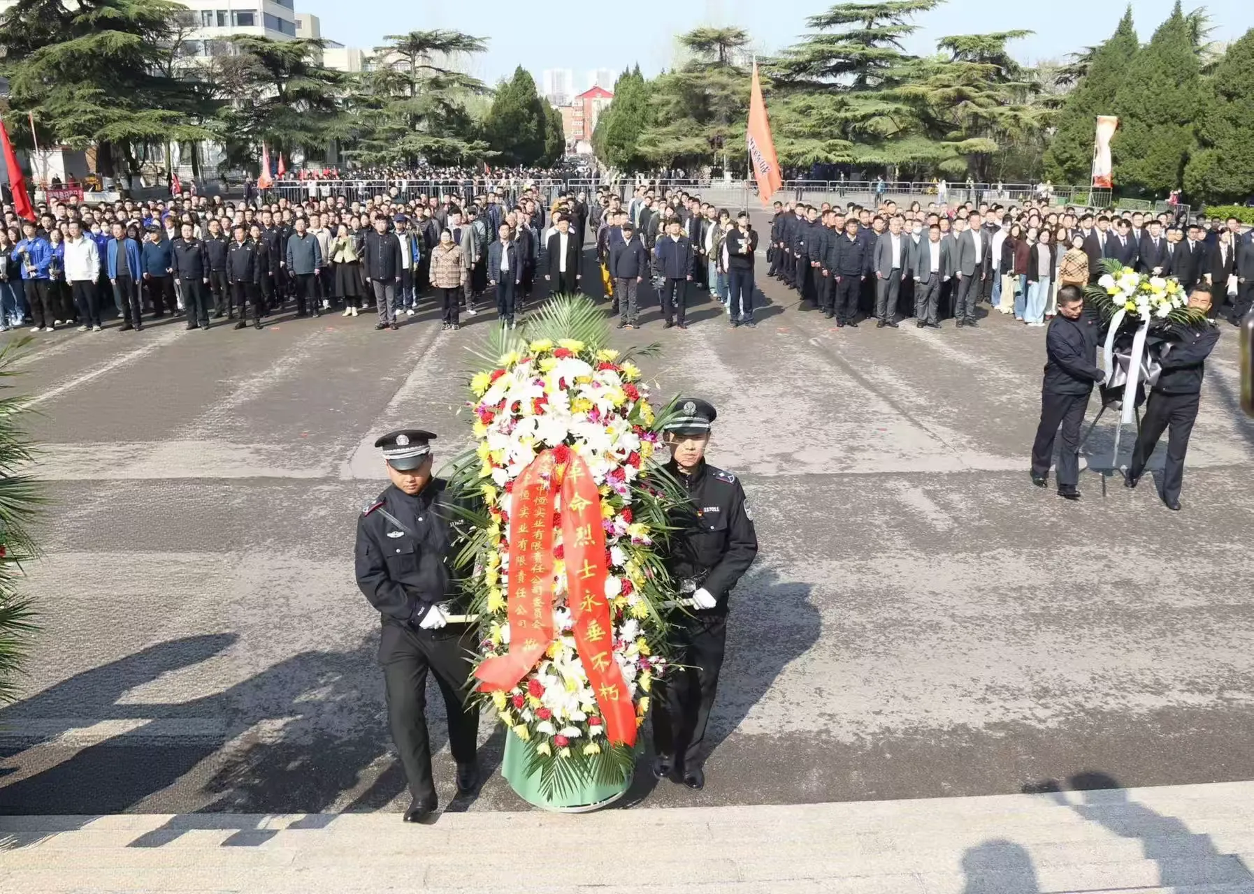 简篇-缅怀革命先烈 传承红色基因——中恒商城党委开展主题党日活动