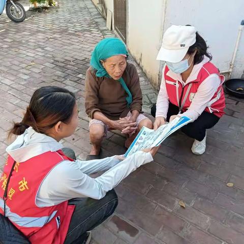 三家镇网格员开展养老诈骗宣传工作