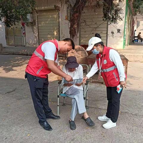 三家镇网格员入户开展禁毒宣传工作