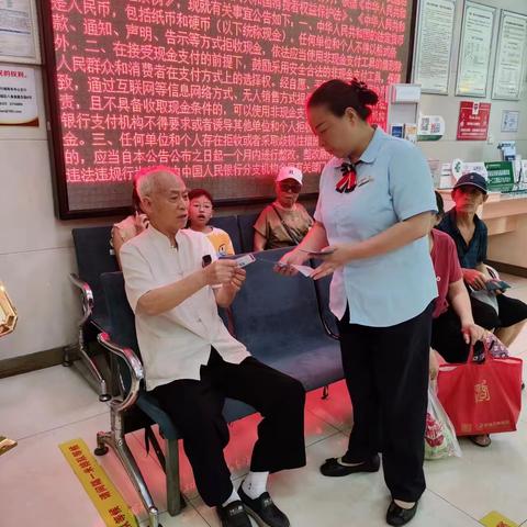 三台县支行“走进厅堂 深入开展存款保险”宣传活动