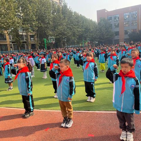 【至诚至美赵二街】学习二十大，争做好队员 ------赵二街学校新队员入队宣誓仪式暨大队委换届