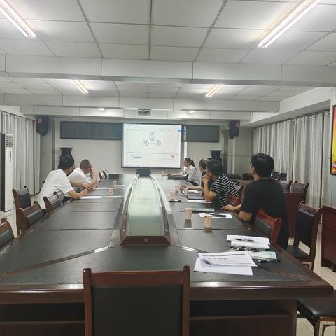 市局（公司）副经理潘国鹏一行到睢县指导数字终端示范街建设工作