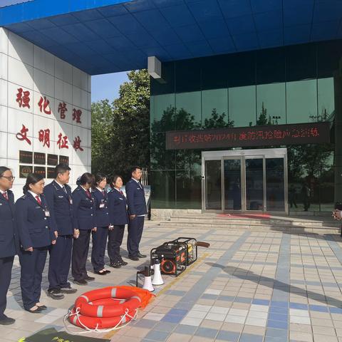 以练为战 未雨绸缪筑防线      封丘收费站开展防汛抢险应急演练