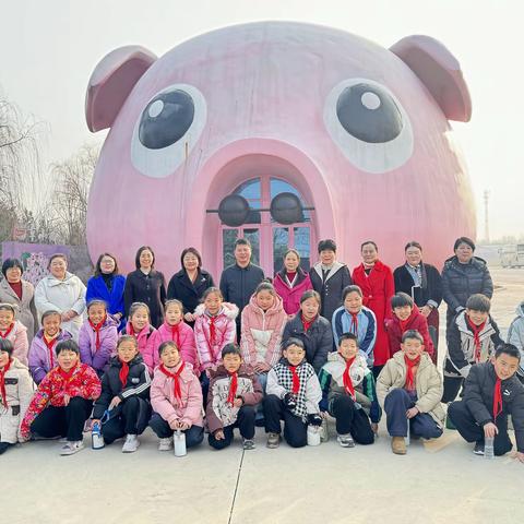 龙山街道开展“暖冬童乐 情满心田”活动