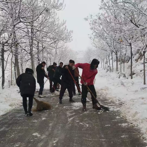 段家镇：全力清扫积雪，确保出行安全