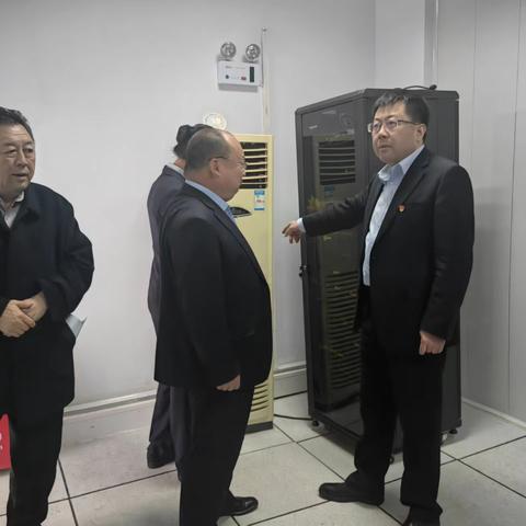 乌兰察布分行连国栋行长开展节前安全检查