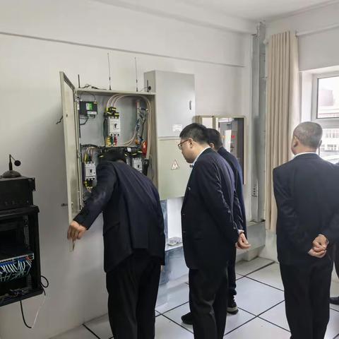 乌兰察布分行连国栋行长带队开展安全检查