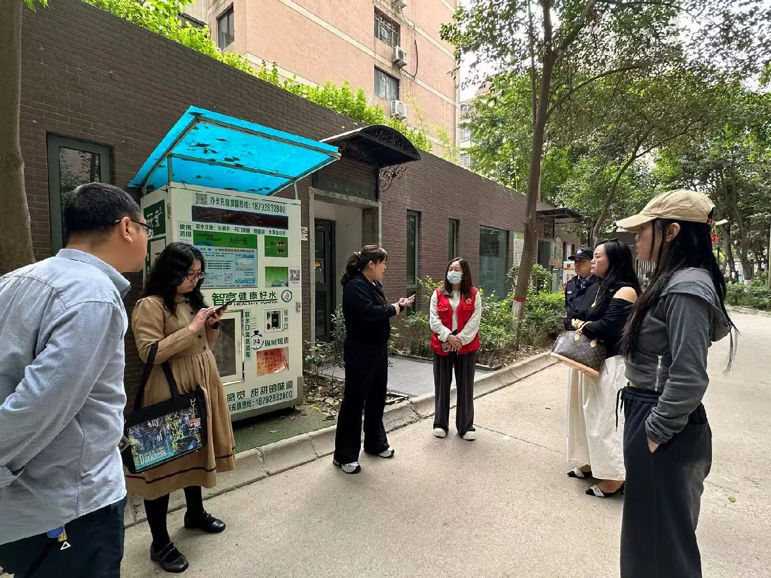 简篇-有事敞开说,难题就地解——永宁社区“小安议事汇”奏响基层治理和谐曲