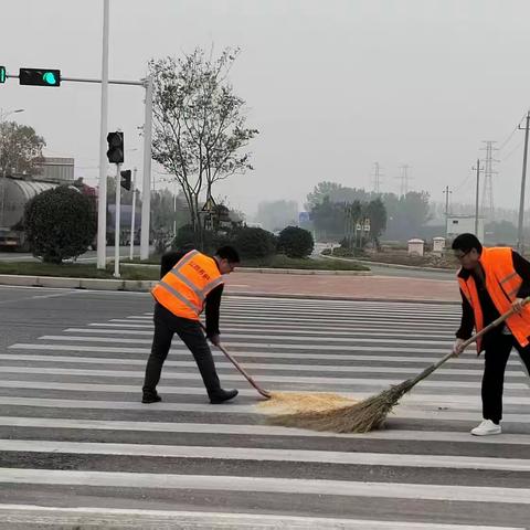 新乡县公路事业发展中心：开展专项保洁 守护路域环境