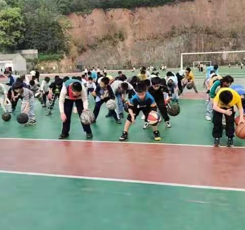 “篮”不住的少年，小篮球大梦想。——桂花园小学篮球社团