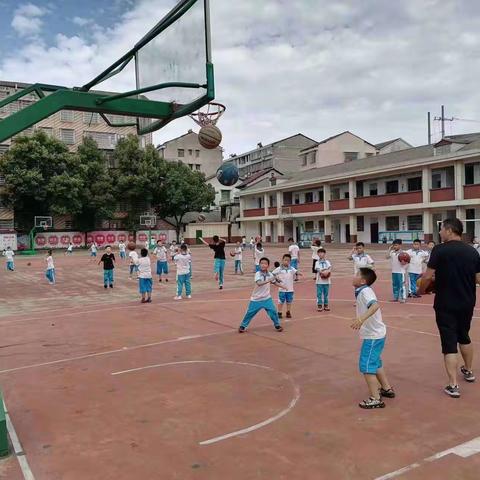 «小篮球大梦想»钟喜军  杨建强