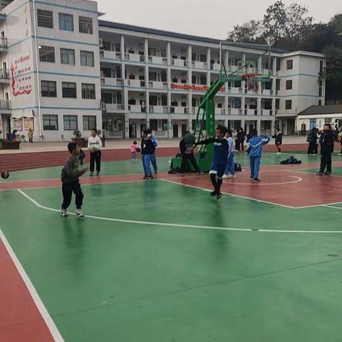迎“篮”而上的少年——桂花园小学篮球社团2