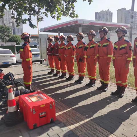 建章路消防救援站开展地下有限空间救援实战训练