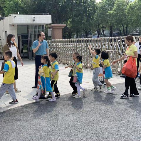 心理导航 科学衔接
   ——蓓蕾幼儿园、欢乐幼儿园与接龙小学开展幼小衔接体验活动