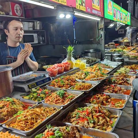 乌什农商银行助力点燃“夜间经济”生机活力