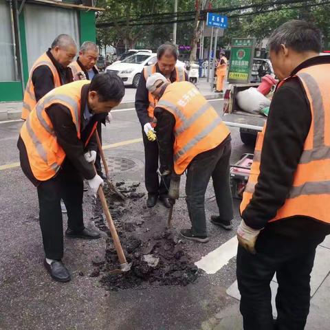 修复破损路面 消除安全隐患