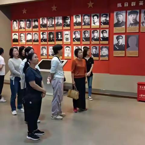 图书馆党总支组织开展“重温峥嵘岁月，学党纪砥砺前行”主题党日活动