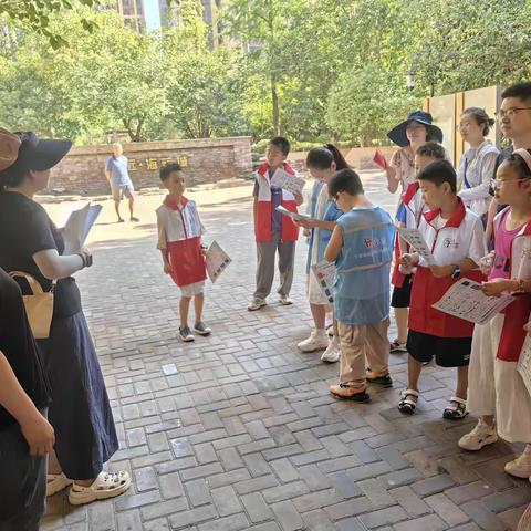 西安市未央区辛家庙街道华远海蓝城社区退役军人服务站开展“役”务蓝“军属传承红色基因，垃圾分类青春同行”暑期实践活动