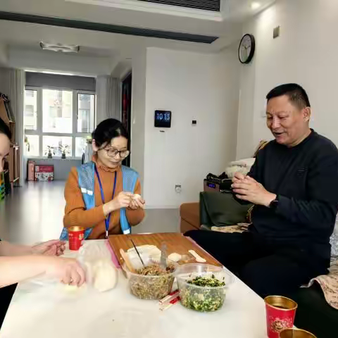 饺香飘暖冬“院长”叙真情--华远海蓝城社区开展冬至活动