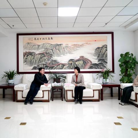 潢川县县长余华一行到信阳市农信办交流座谈