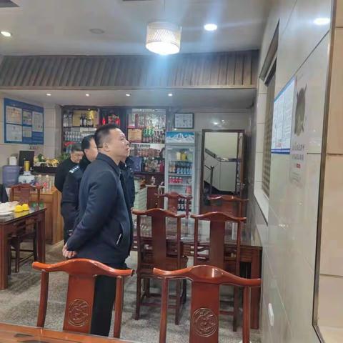 【铜川公安】耀州区副区长、分局党委书记、局长刘鑫一行二人深入永安路派出所辖区督导检查“九小场所”消防安全工作