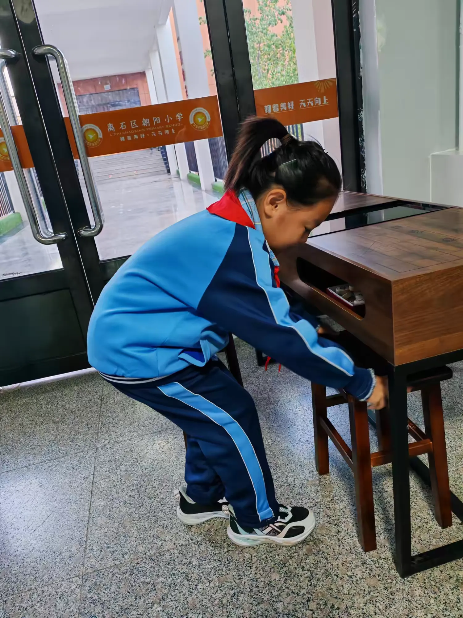 大担当"班级特色管理岗位之 "桌椅小管家"