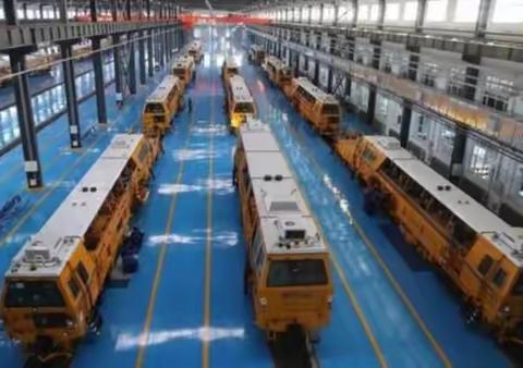 中国铁路太原局集团工程建设指挥部指挥长左振飞一行到介休大型养路机械检修设施改造项目检查指导工作