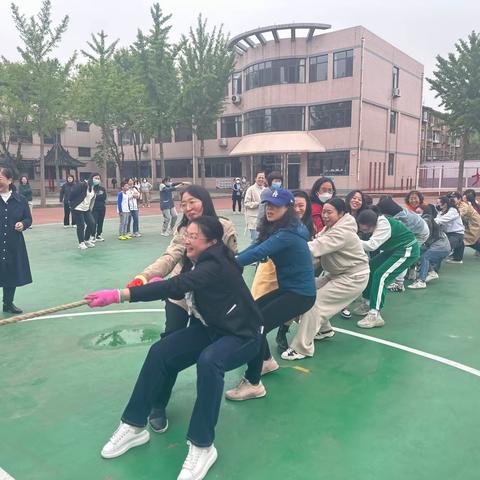 同心同力拔河赛，“绳”采飞扬庆“五一”——路南实小教职工拔河比赛