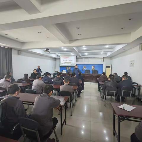 把好“安全关”，绷紧“思想弦”