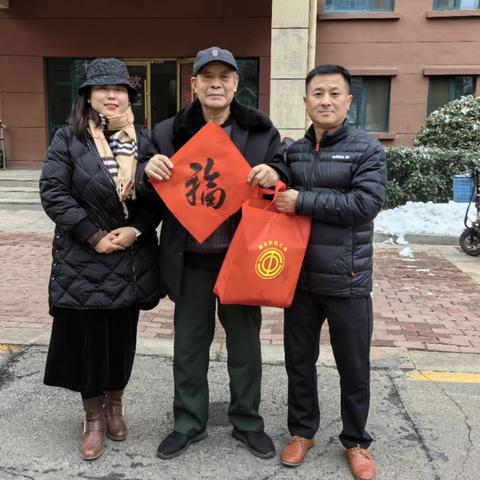 【幸福历城·群众满意】唐冶街道帝华鸿府社区：翰墨飘香送祝福，笔走龙蛇迎新春