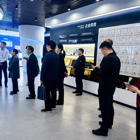 11日下午，市统计局党组成员、市民调中心主任王清娟到滨河街道开展企业研发和创新调查数据质量核查工作