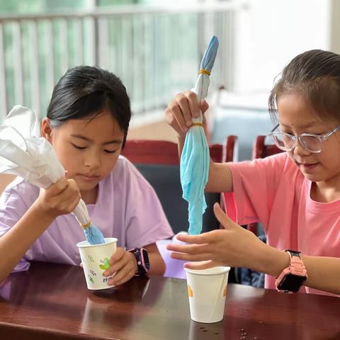 白佛社区“童心飞扬·指上生花”手工扎染制作活动