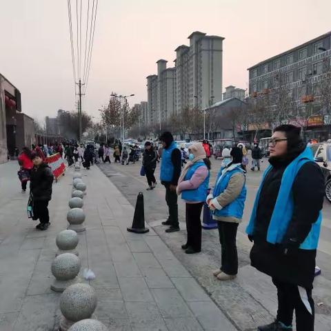 站好“护学岗”   织密安全网
