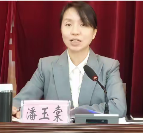 恪守师德底线 筑牢立教之基 ——万秀区教育系统2023年师德师风专项整治暨廉洁从教工作会议