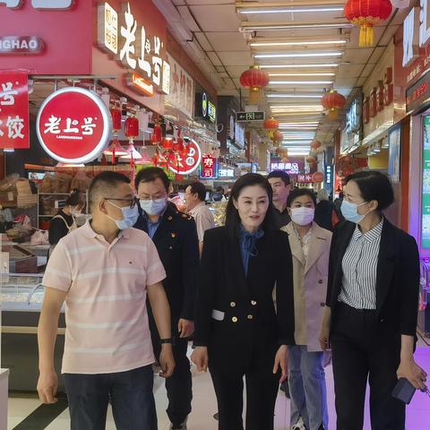 区委常委、宣传部部长杜文曦深入农贸市场指导文明城市创建工作