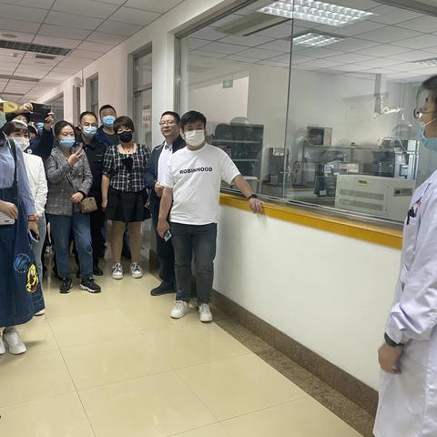 安全用妆 共治共享 ——区市场局带队参加化妆品安全科普宣传周实验室开放日活动