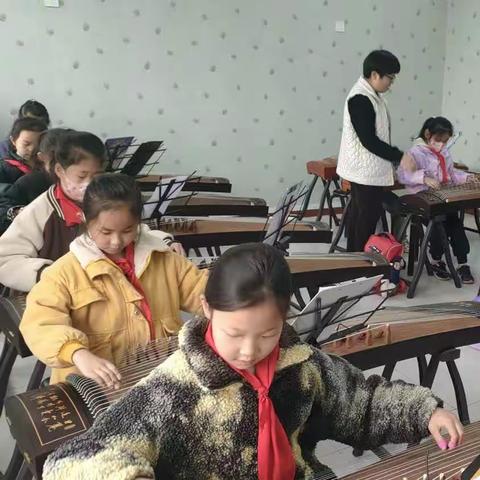 走近古筝 学习古筝 爱上古筝——郑家庄小学琴韵古筝社新队员活动初记