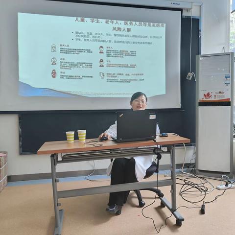 【甸南社区日间照料中心】健康讲座进社区，守护长者好生活