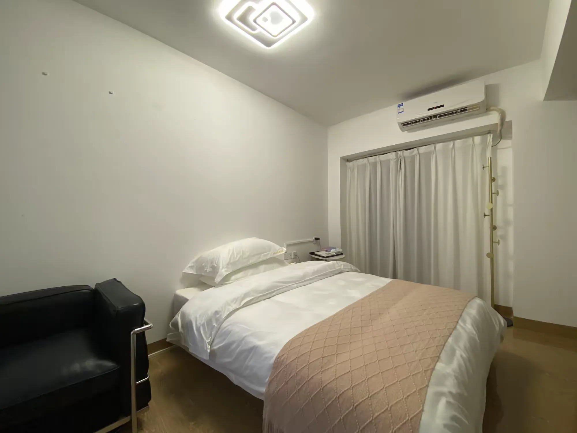 简篇-自游人•赏泉路76号-7房12床|私汤泡池 |桌球|ktv|