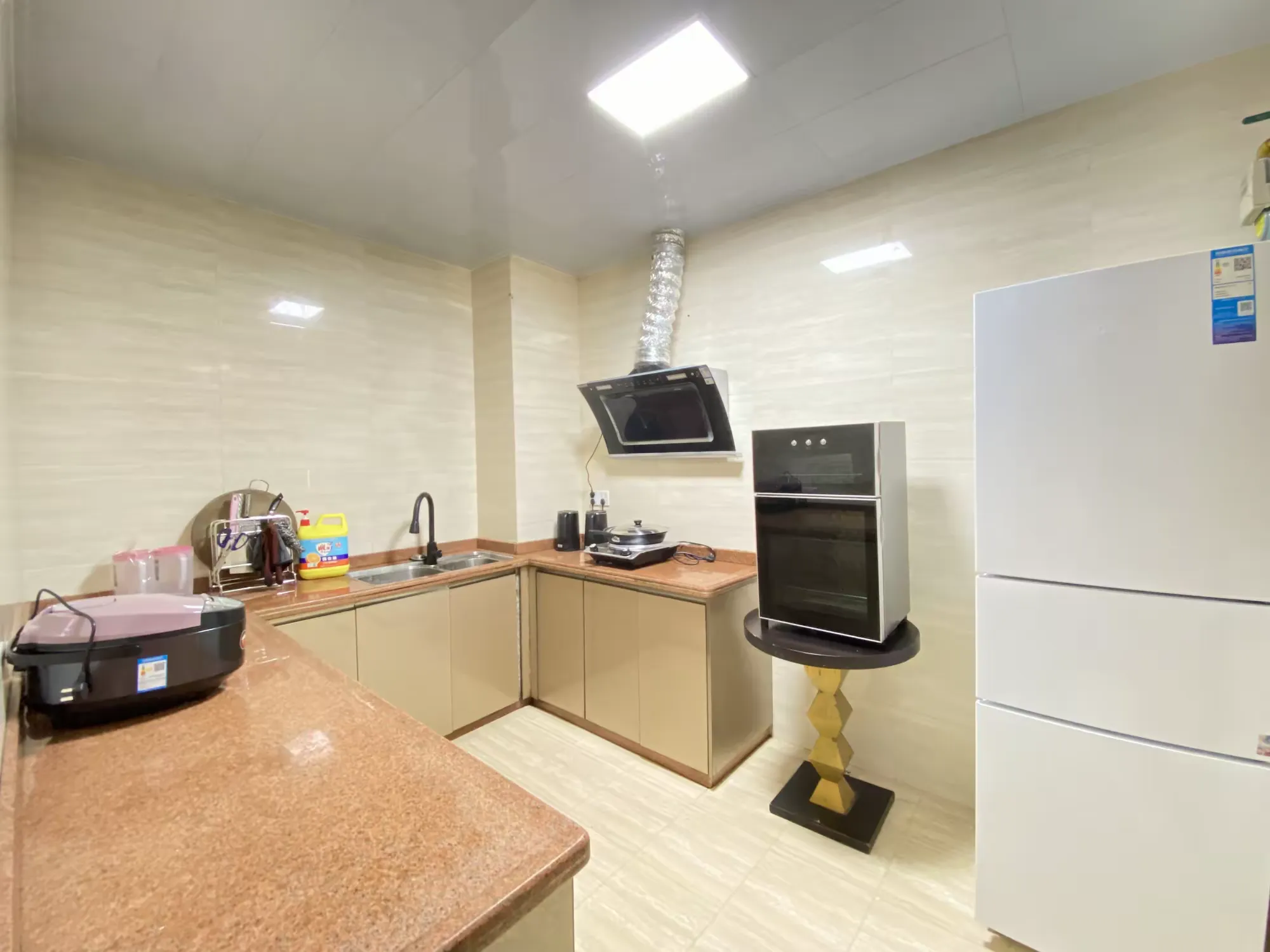 简篇-自游人•赏泉路76号-7房12床|私汤泡池 |桌球|ktv|